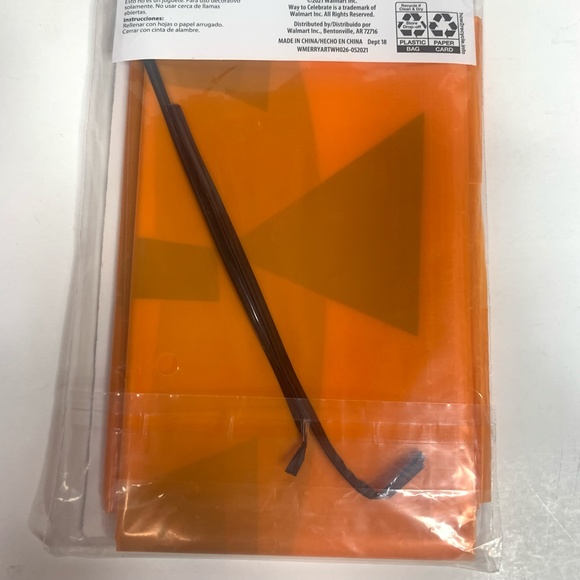 Way To Celebrate Halloween Pumpkin Themed Leaf Bags 24"x30" Fun Yard Decorations - Picture 3 of 3